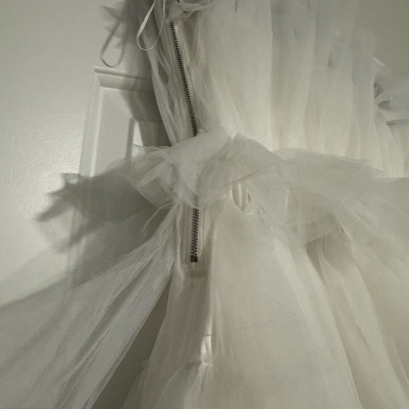 Elegant White Tulle Skirt - Picture 4 of 5